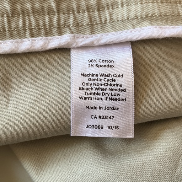 Talbots woman’s size 8 khaki crop pants cute button detail - Summer capris - Picture 6 of 6